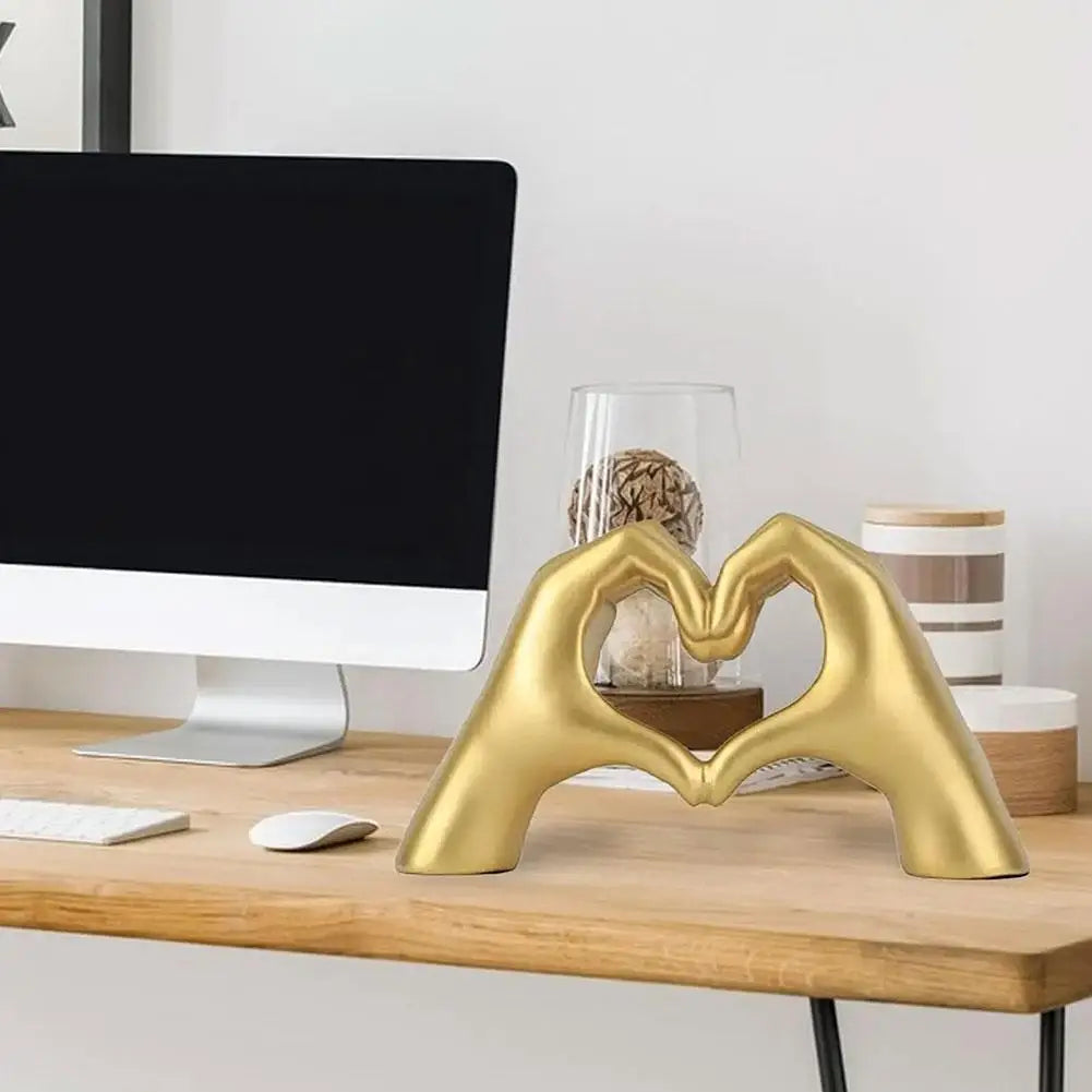 Creative Heart Hand Statue Resin Abstract Hand Love Figurines Living Room Bedroom Modern Home Desktop Wedding Decoration