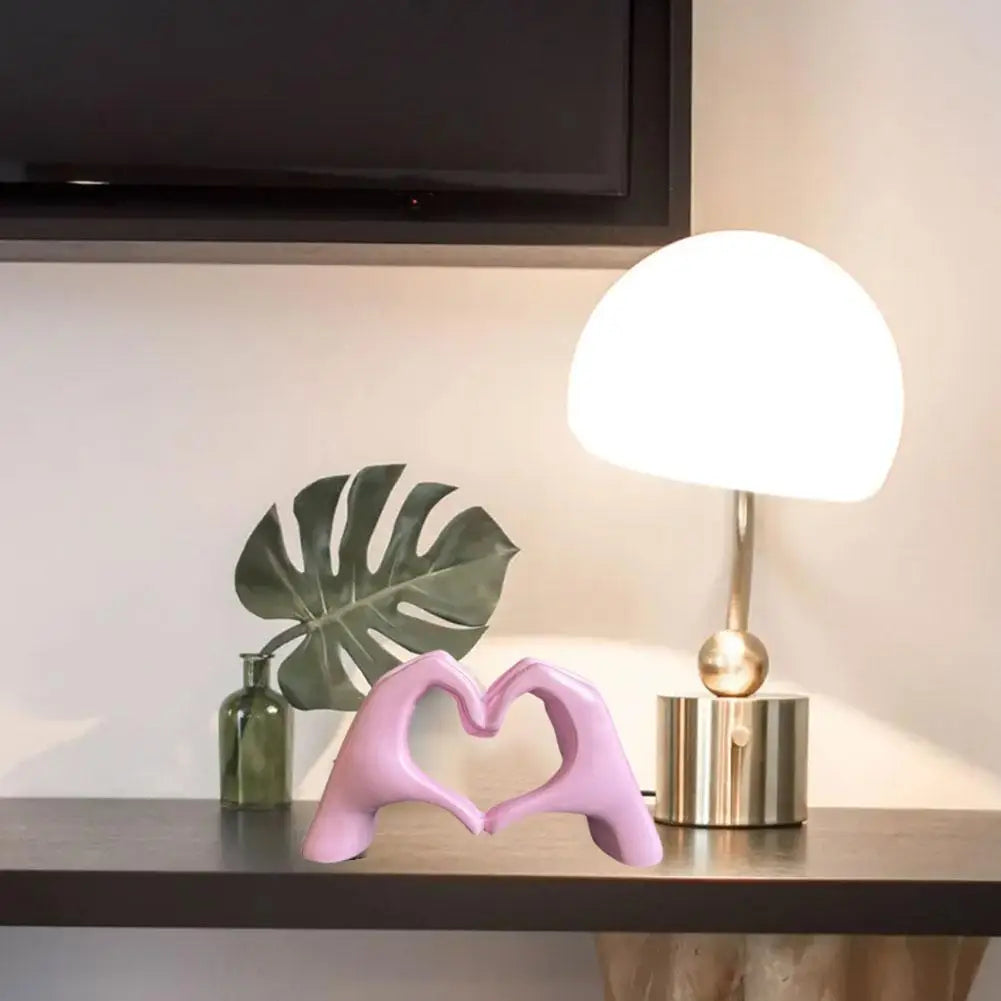 Creative Heart Hand Statue Resin Abstract Hand Love Figurines Living Room Bedroom Modern Home Desktop Wedding Decoration