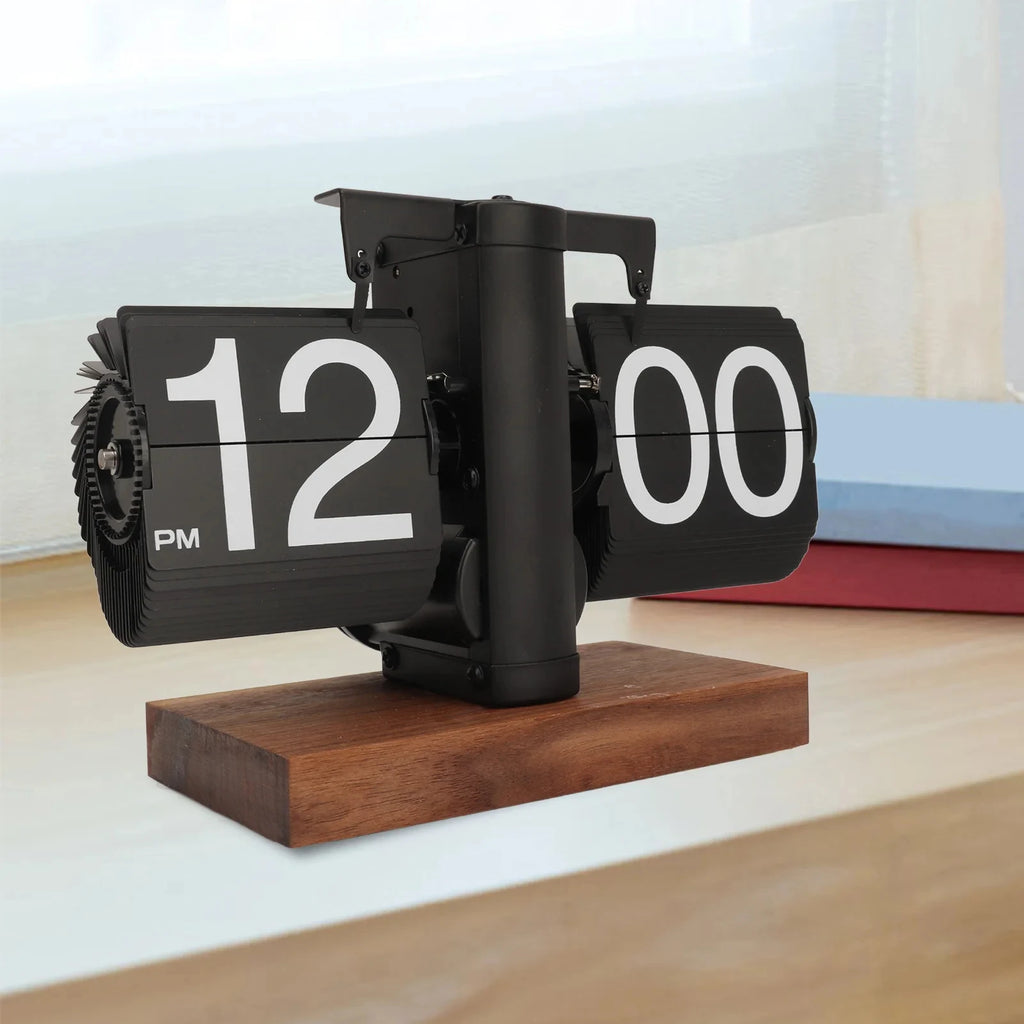 A Flipping Clock with Page Turning Automatically for Modern Home Decoration Full of Sense of Technology Retro Table Clock