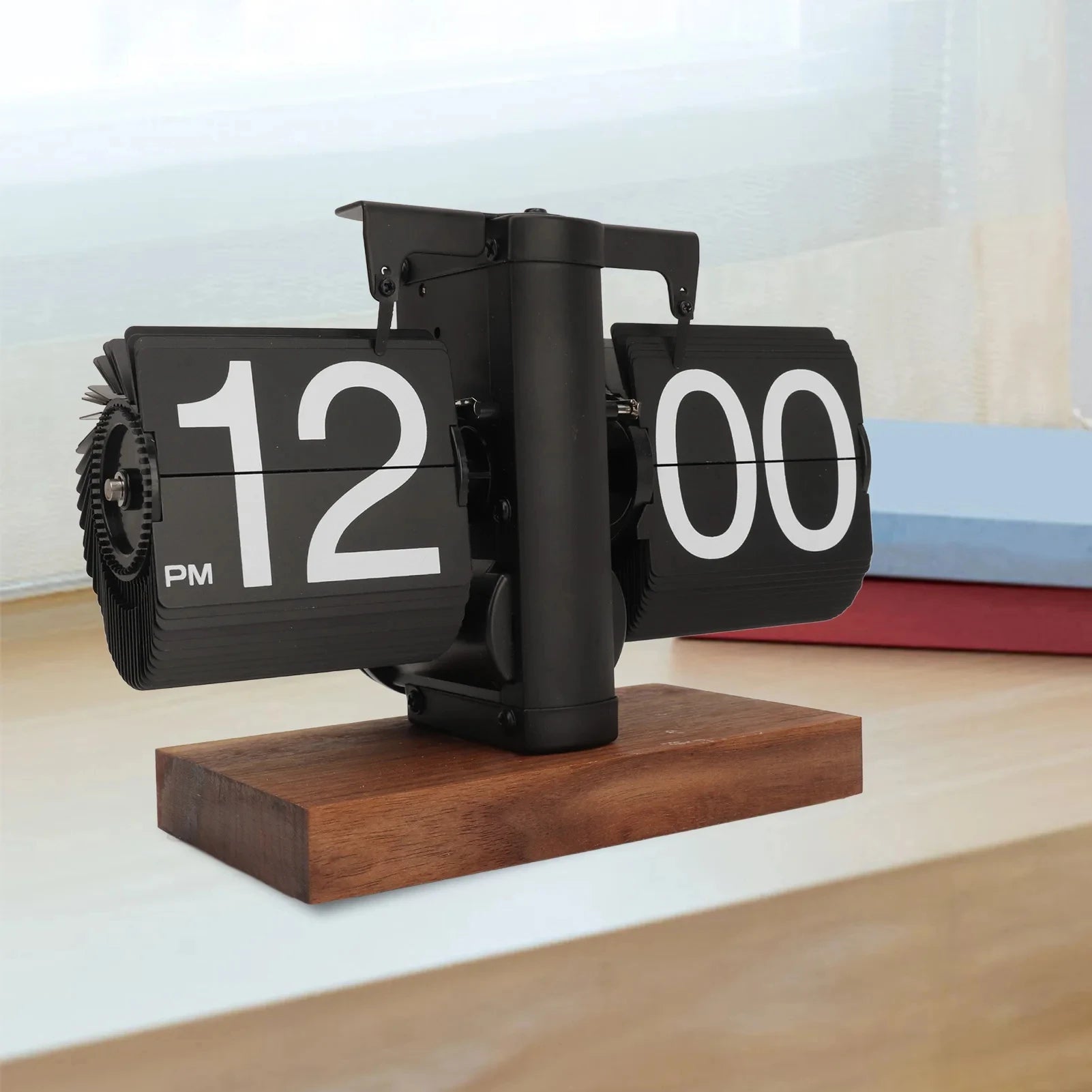 A Flipping Clock with Page Turning Automatically for Modern Home Decoration Full of Sense of Technology Retro Table Clock