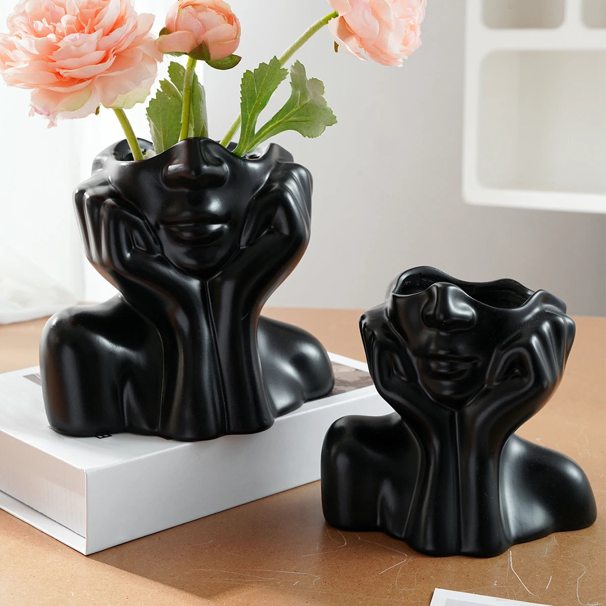 1PC, a modern and simple resin double-hand face support design household vase, which can be given as a gift