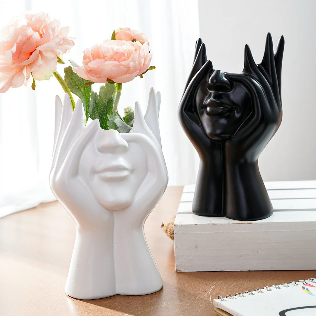 1PC, a modern and simple resin double-hand face support design household vase, which can be given as a gift