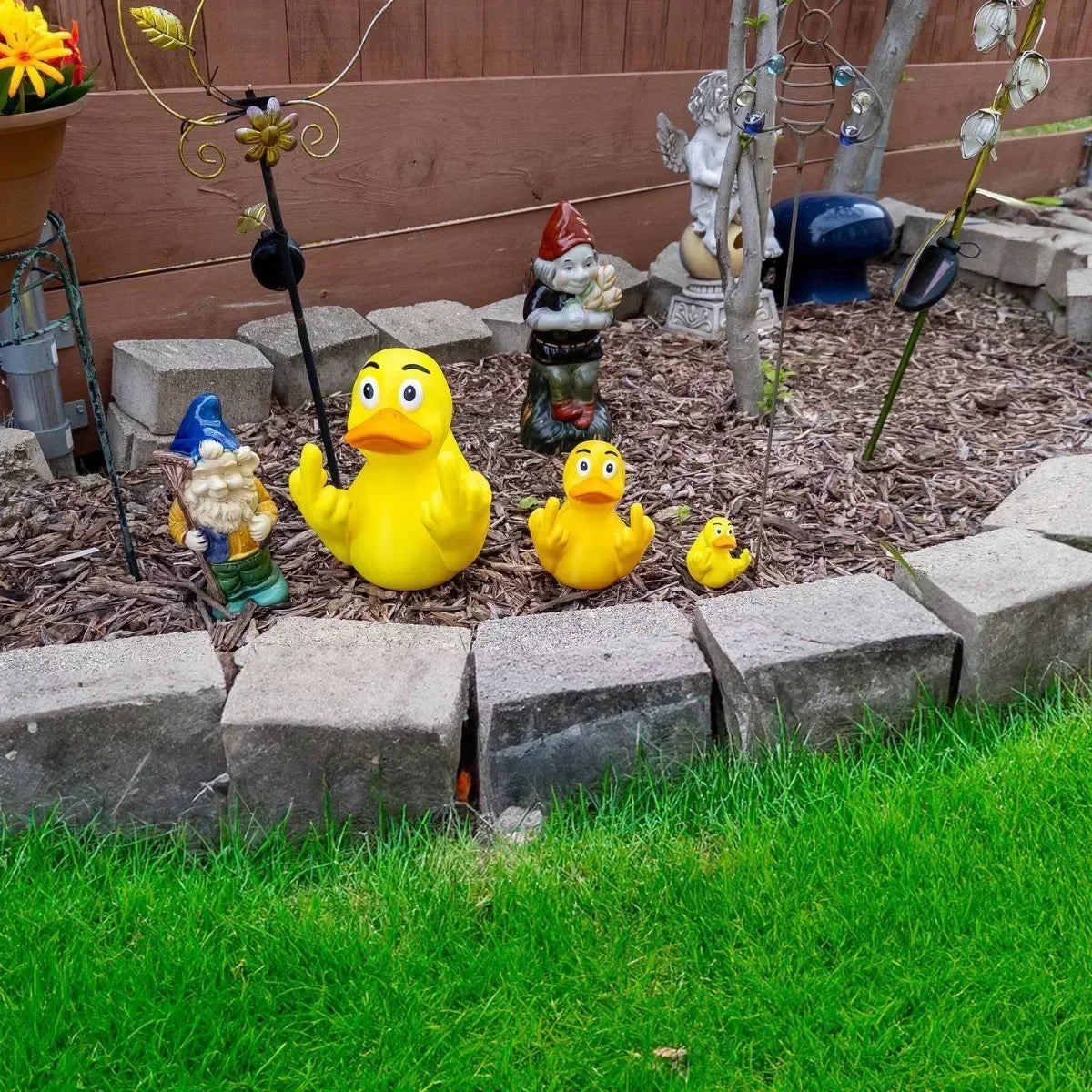 Duck hands with middle finger ornaments home garden resin craft design ornaments cute duck swimming office desk funny decorative