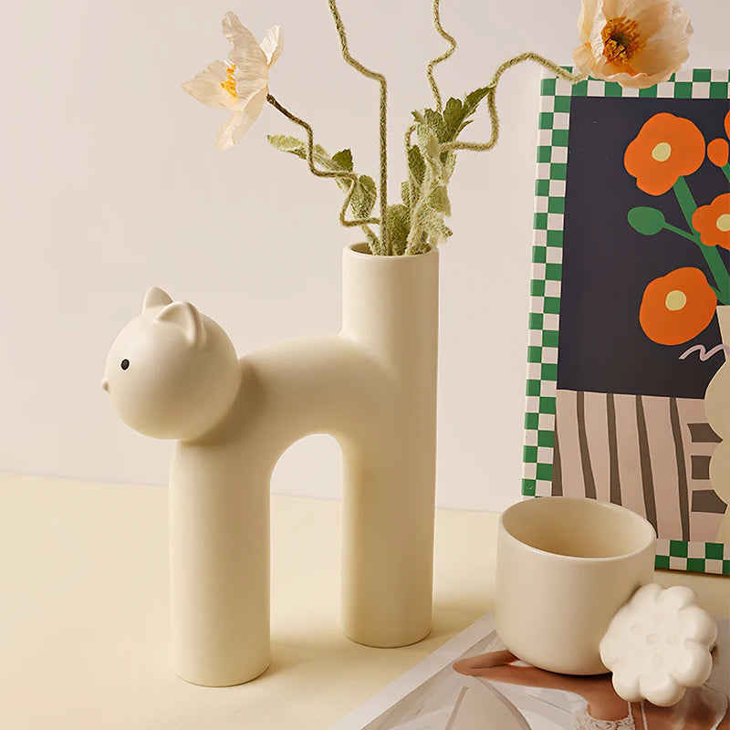 1PC, a Nordic minimalist design cat-themed decorative vase, is suitable for living room, study, wedding and party decoration
